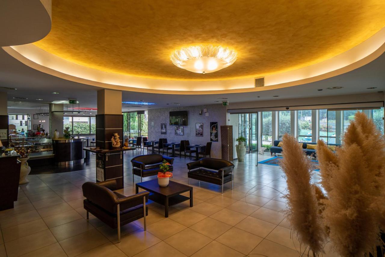 Hotel Insteia ポッラ エクステリア 写真