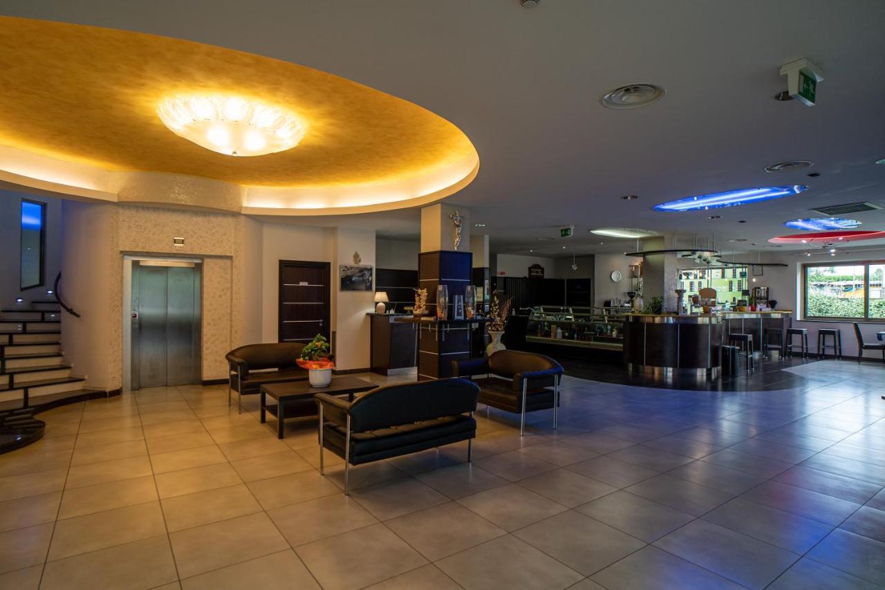Hotel Insteia ポッラ エクステリア 写真