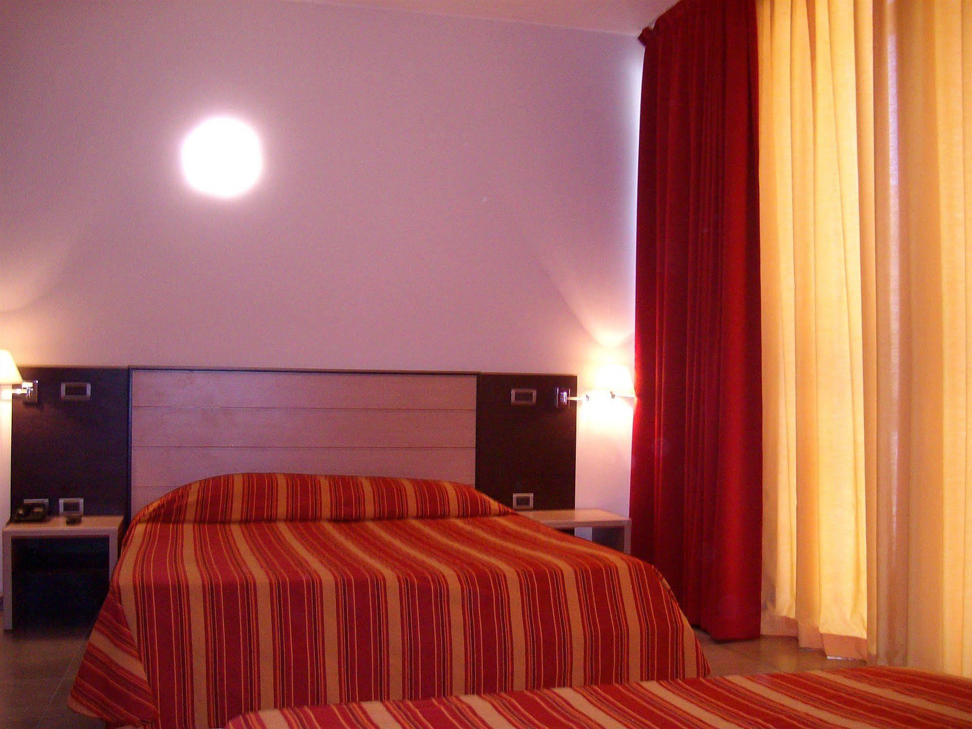 Hotel Insteia ポッラ エクステリア 写真